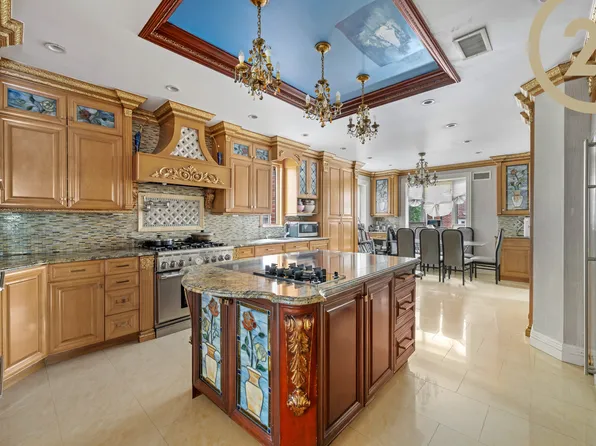 2723 Avenue P image 10 of 28