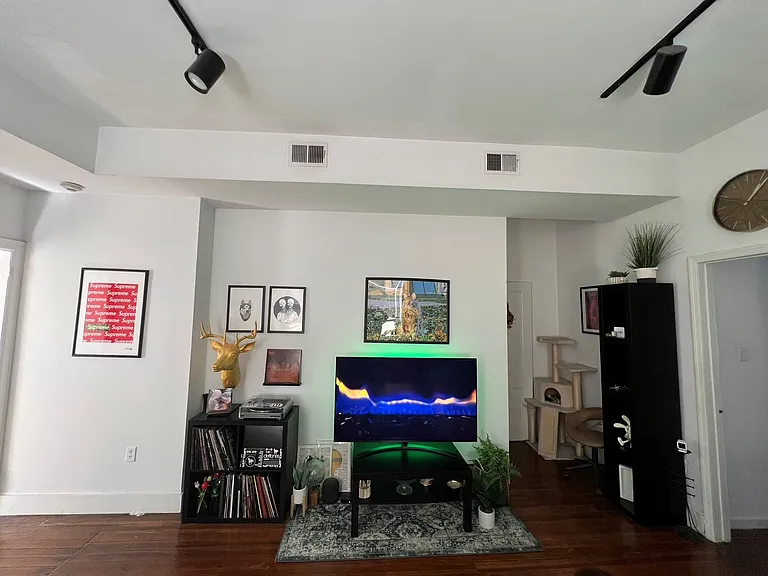 4226 Main St #2F — Photo 2