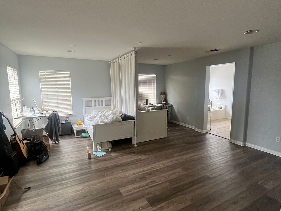 2nd image of 1661 Julia Way