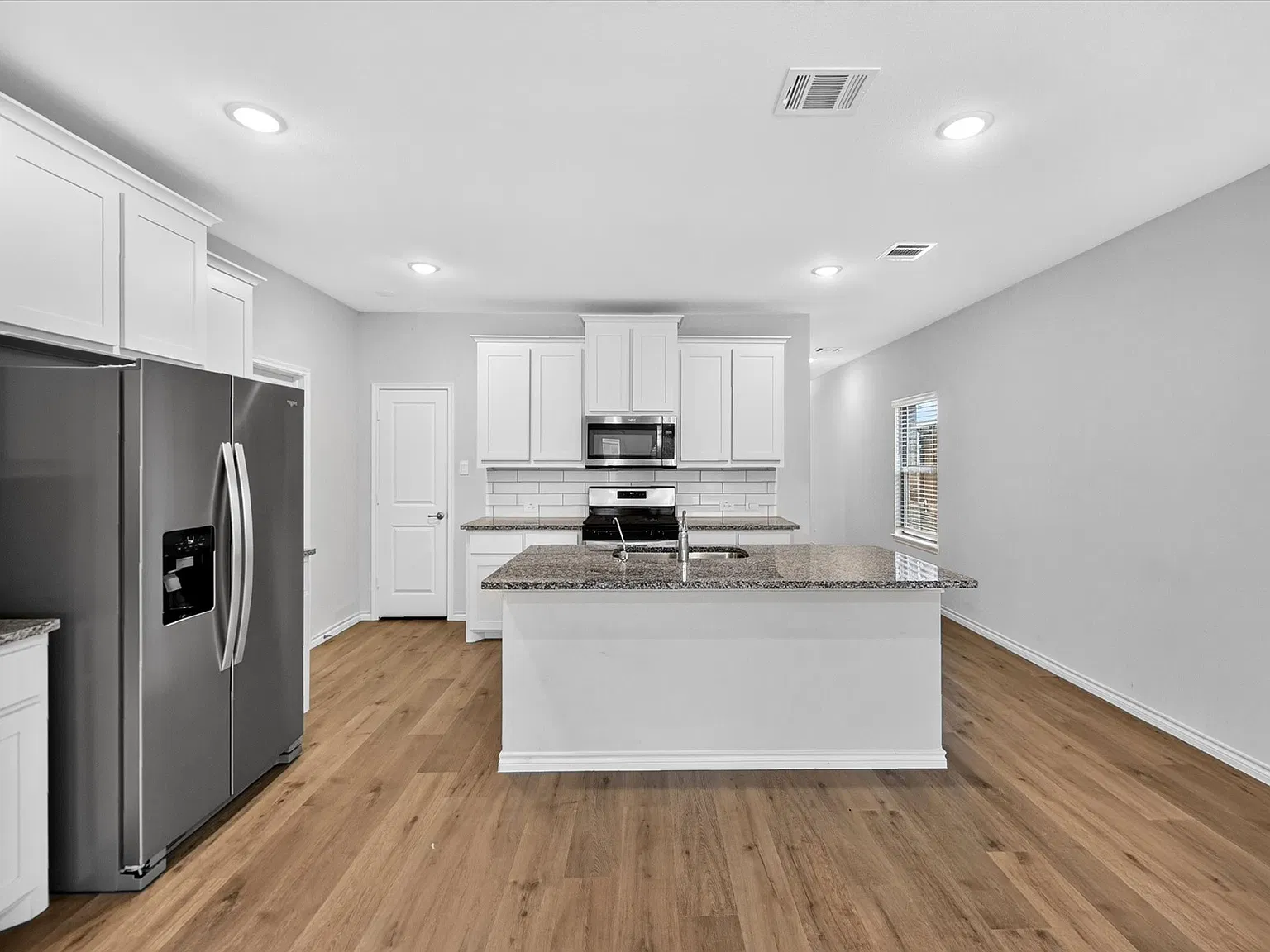 3 bed, 2.5 bath, 1928 sqft, $2,495 — Photo 4