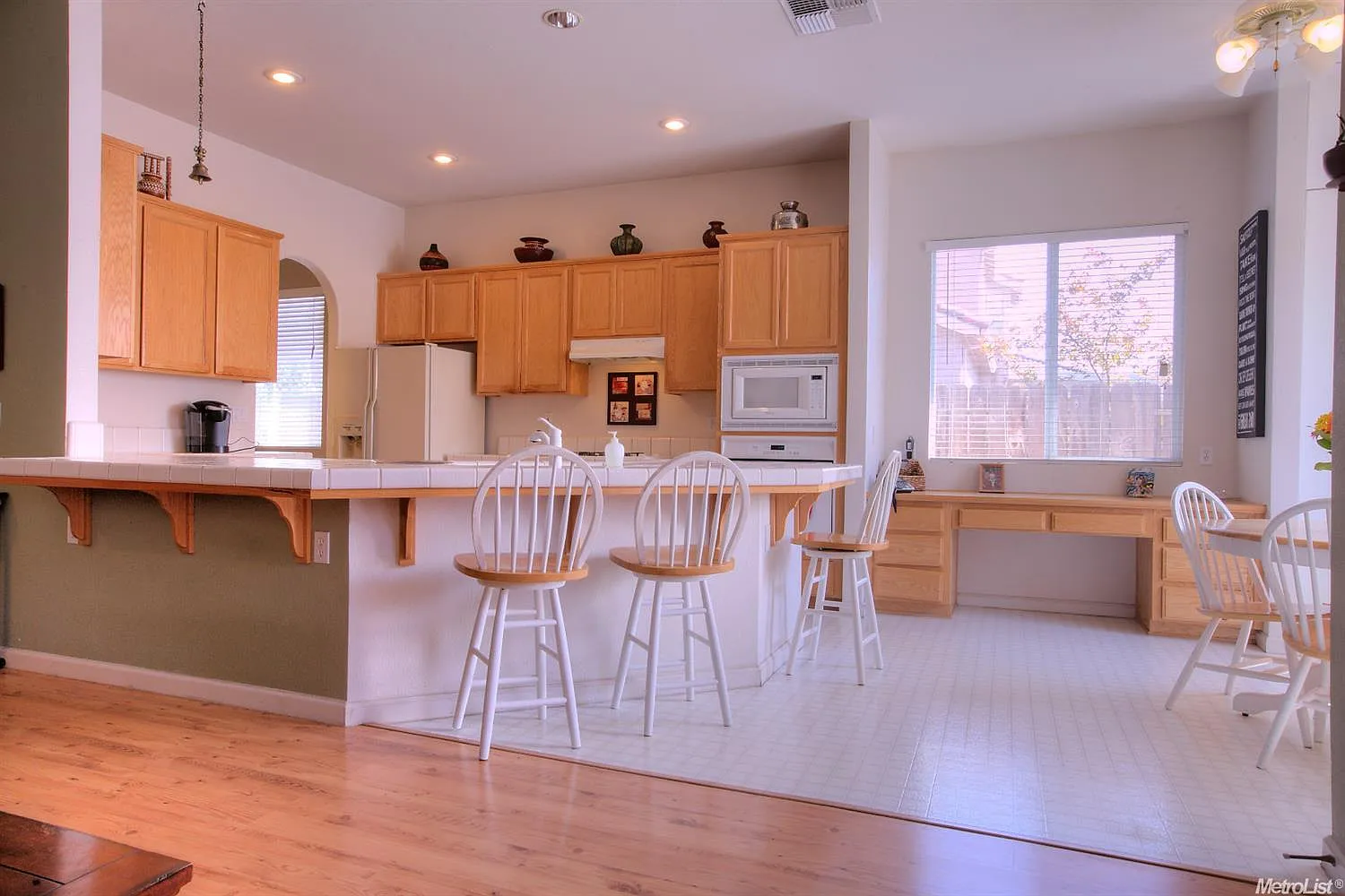 4 bed, 2347 sqft, $2,900 — Photo 3