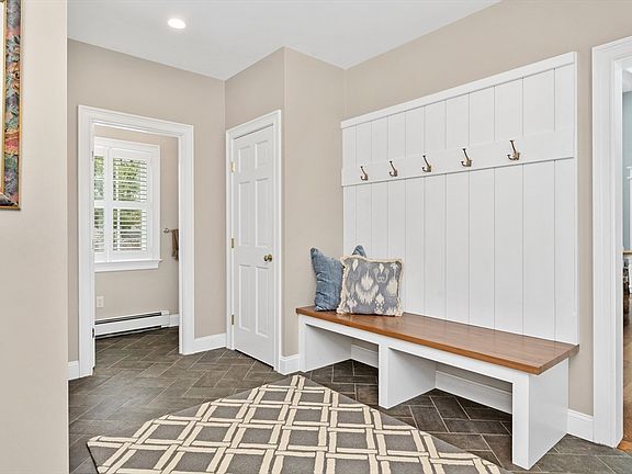 3rd image of 7 Spring Ln