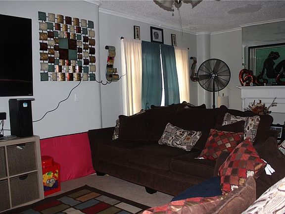 2nd image of 35 Leamington Pl
