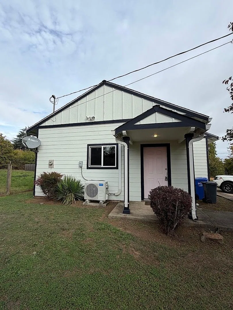 PR0017-02 - 3831 Duplex — Photo 1
