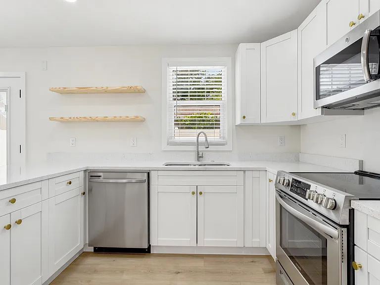 701 W Plaza Pl #C — Photo 10