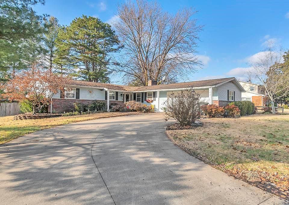 1st image of 1213 Fairlane Dr