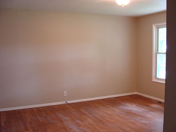 4th image of 12216 Hillcrest Pl