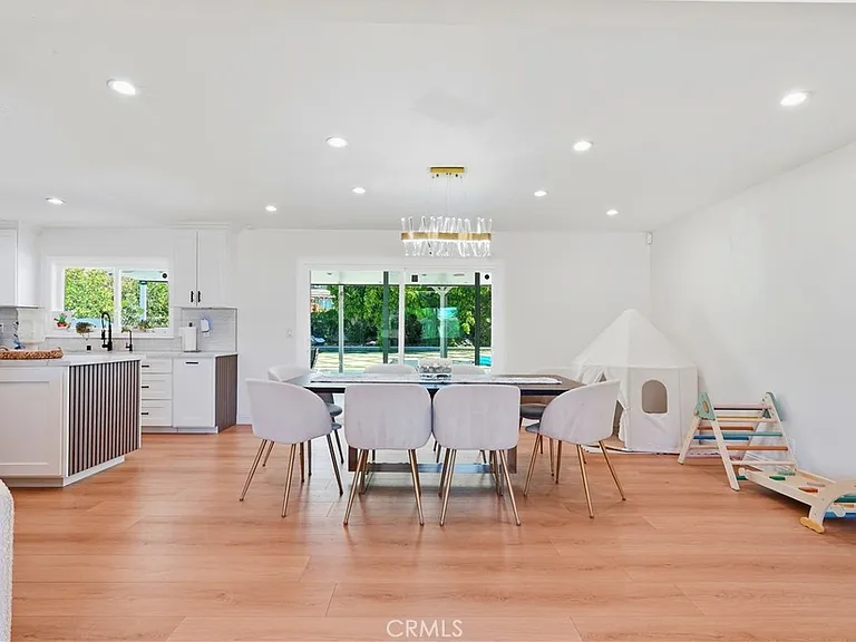 4563 Hempstead St — Photo 9