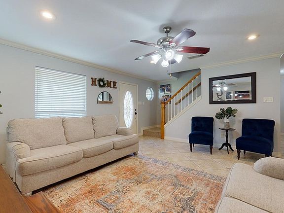 4th image of 9946 Holly Dr