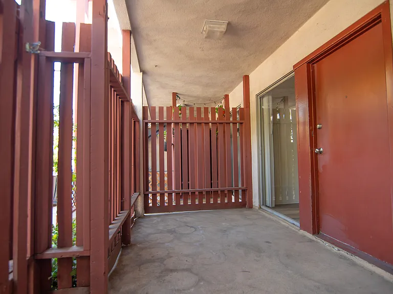 Vine Street Apartments — Photo 11