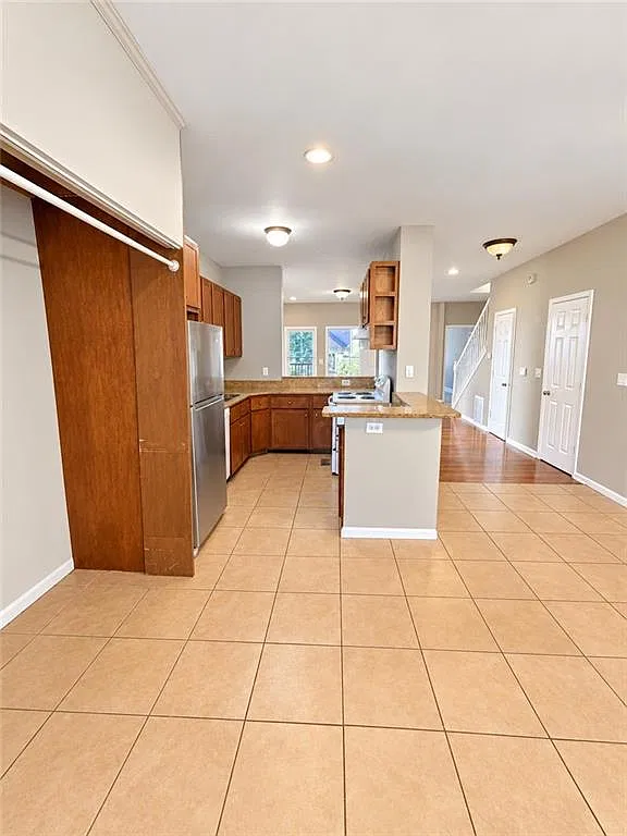 4 bed, 3.5 bath, $3,425 — Photo 3