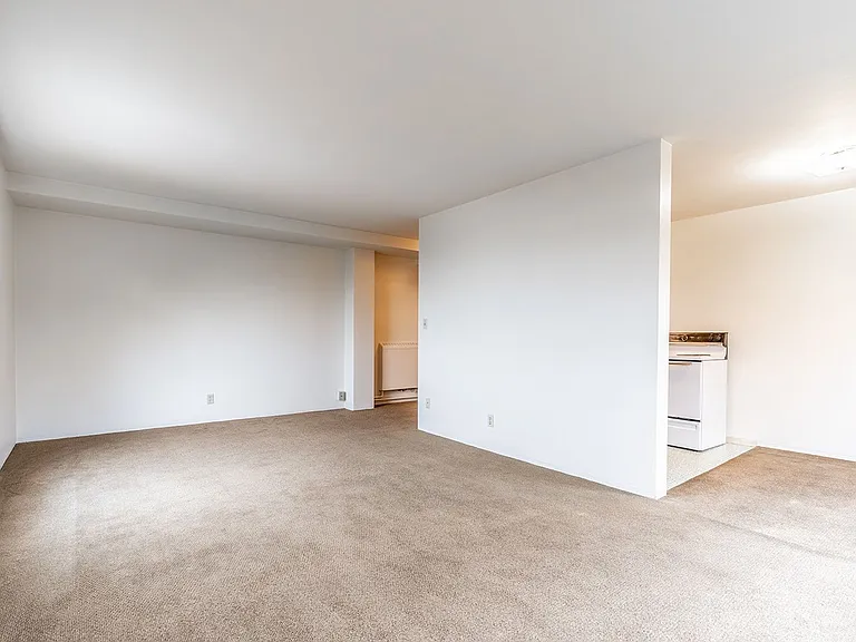 The Queensborough Apartments — Photo 57