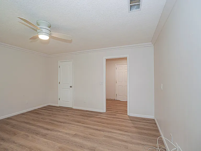 400 18th St #D6 — Photo 13