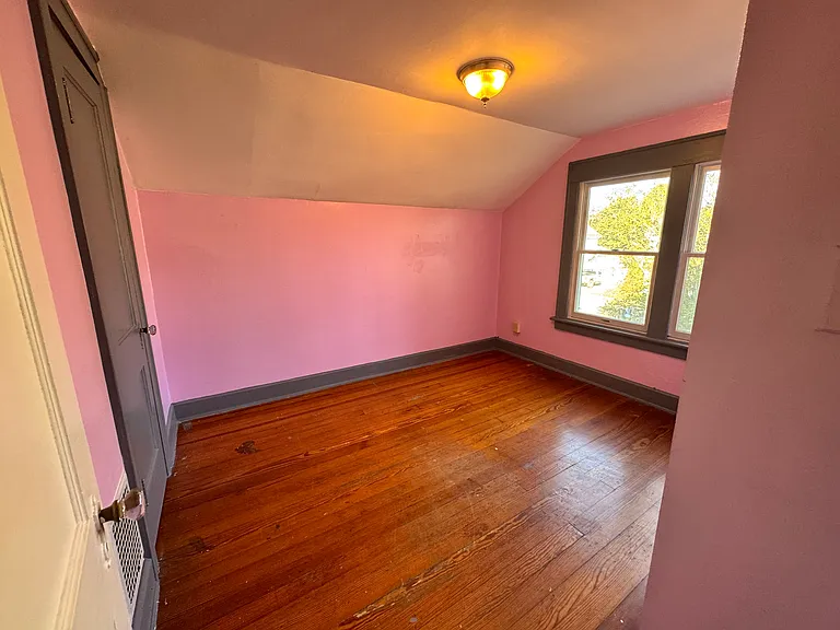 1028 Kenilworth Ave — Photo 7