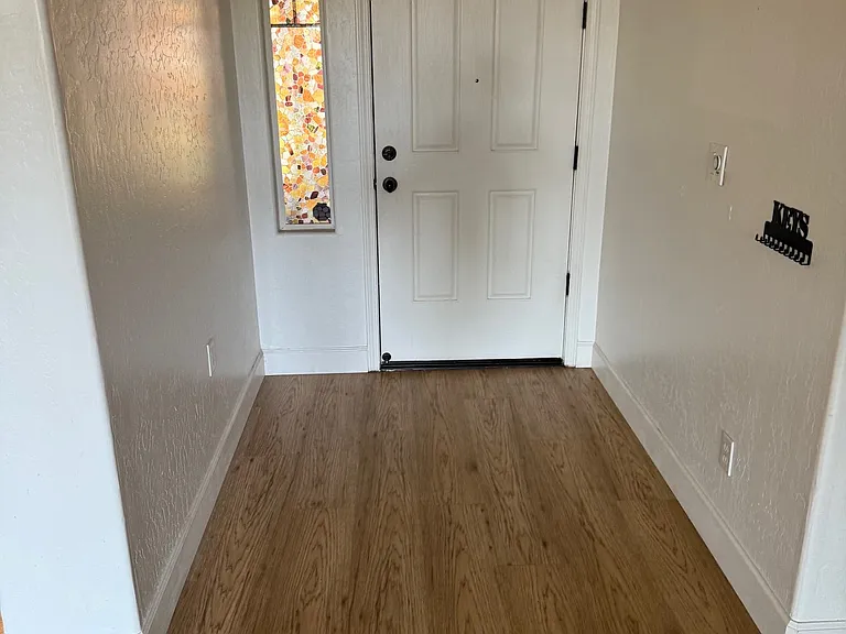 1832 N Vickie St — Photo 5