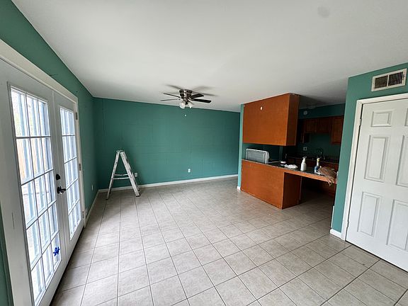 3rd image of 1215 Truxton St Unit 101