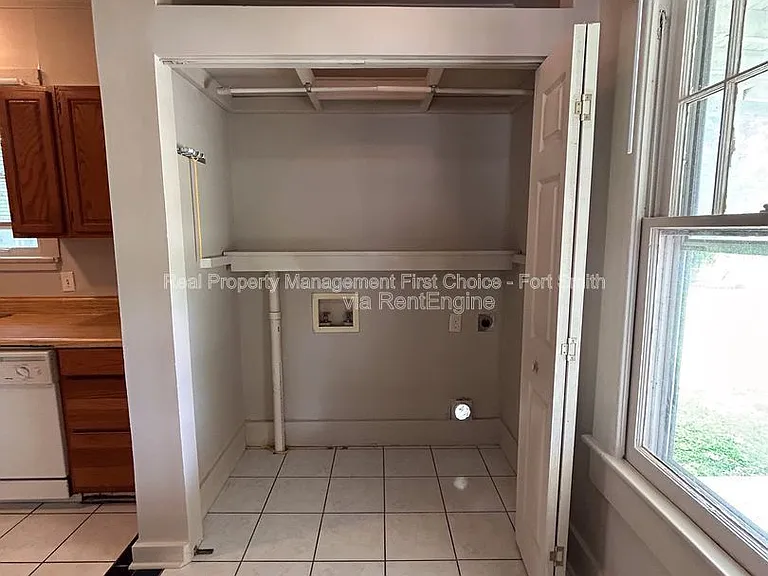 811 N 41st St — Photo 12