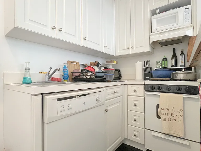 306 W 22nd St #2A — Photo 2