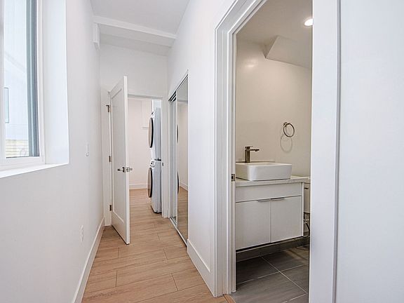 5th image of 724 N Kingsley Dr #726-1/2