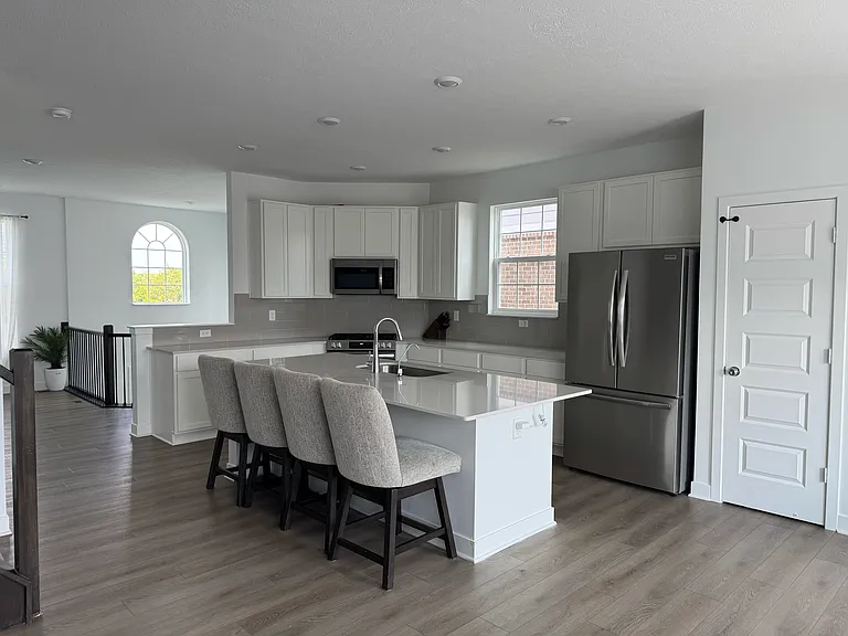 6696 Halsey St — Photo 3