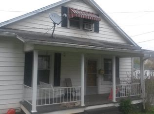 501 Tully Ct, Mount Hope, WV 25880