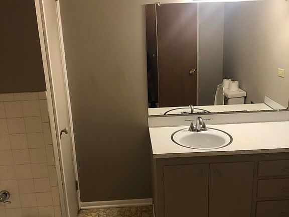 4th image of 214 Lucky St