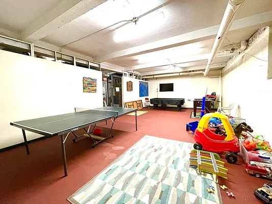 Rented by R New York | media 12