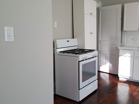 3rd image of 1725 N Ashland Ave APT 2F