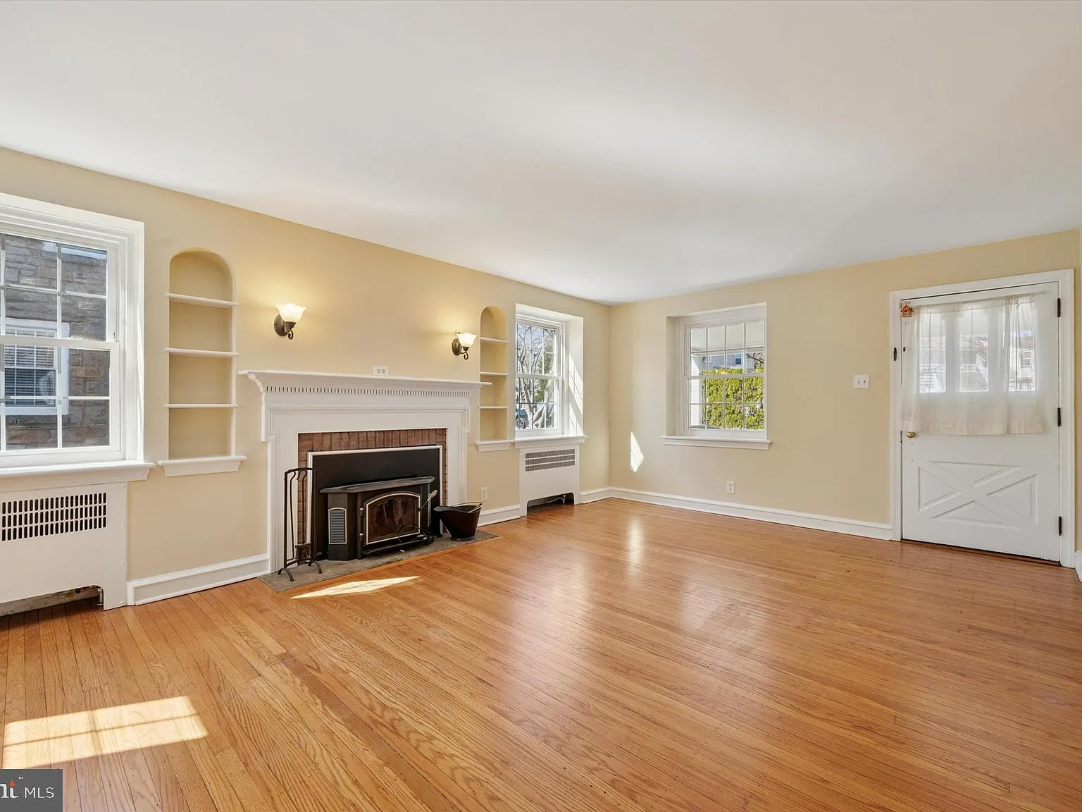 4 bed, 3.5 bath, 2276 sqft, $4,250 — Photo 4