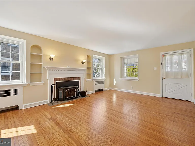 1156 Garfield Ave — Photo 4