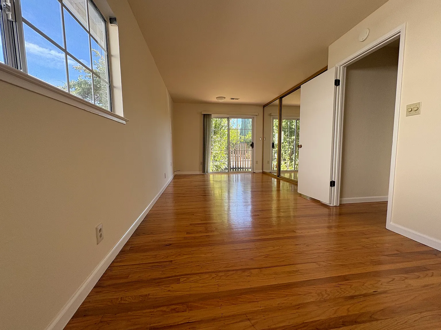 3 bed, 1736 sqft, $4,300 — Photo 2