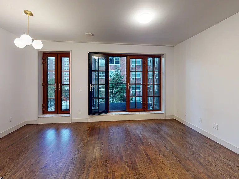 206 E 20th St #PENTHOUSE — Photo 3