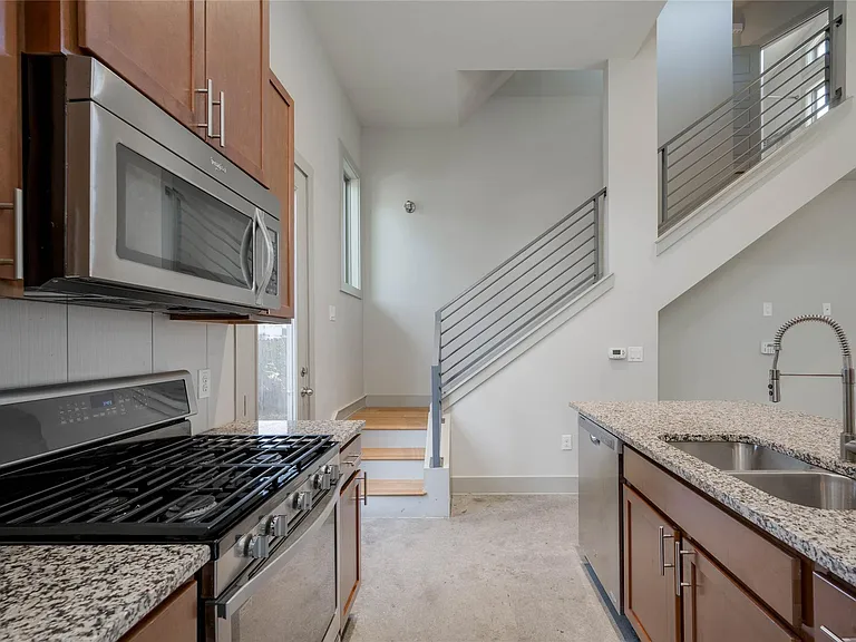 2612 Willow St #B — Photo 9