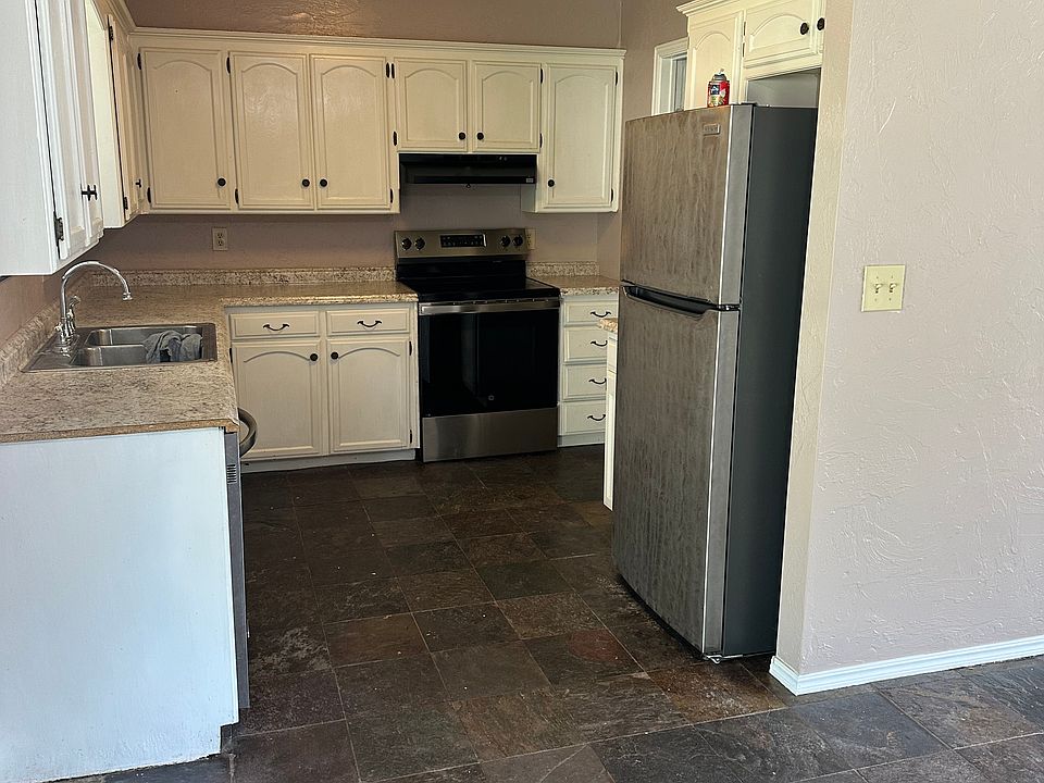 1st image of 421 S Meadow Ln