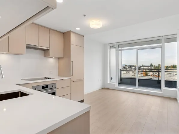 13675 107a Ave #1001, Surrey, BC V3T 2H2