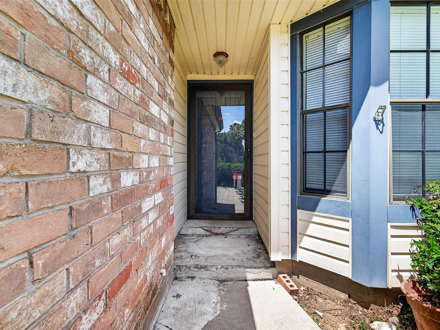 3 bed, 2.0 bath, 1318 sqft, $1,800 — Photo 3