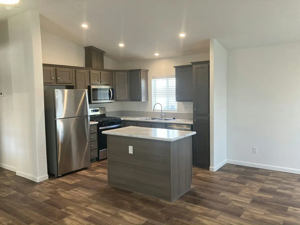 2 bed, 2.0 bath, 1000 sqft, $1,340 — Photo 2