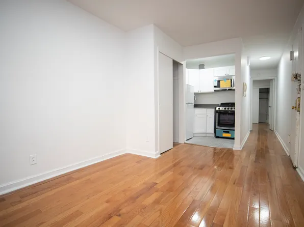 320 West 22nd Street image 1 of 7