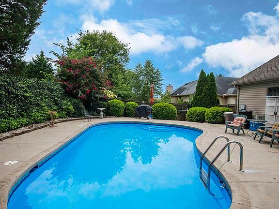 3rd image of 7232 Ashburton Dr