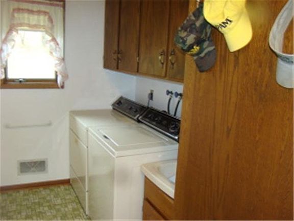4th image of 308 Elm Court Drive S