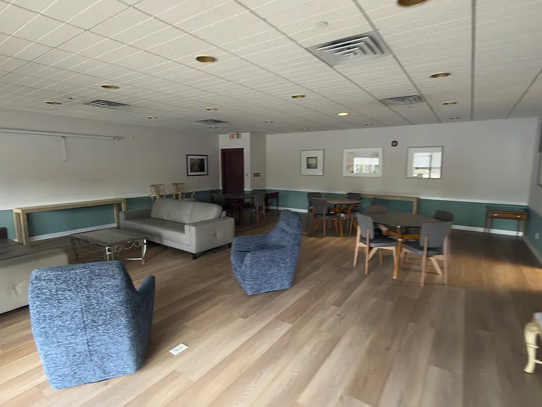 Chelsea Condos — Photo 80