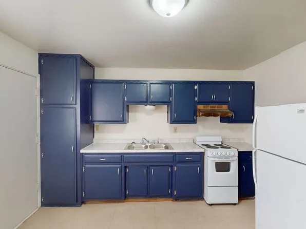 Updated & Fully Loaded 1 Bedroom Apartment w/ Yard in Ridgecrest, 1005 Carlisle Blvd SE #A, Albuquerque, NM 87106