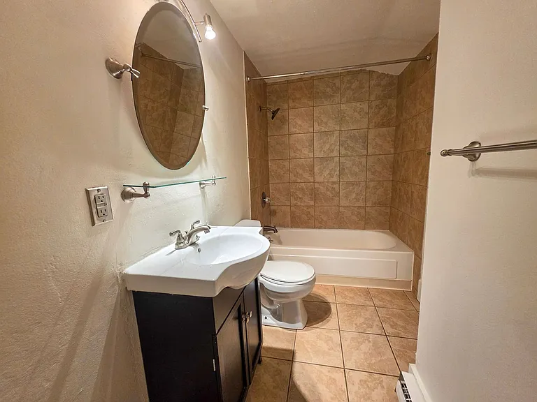 348 Collyer St #104 — Photo 6