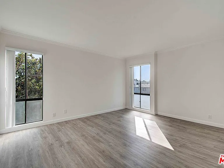 2324 S Beverly Glen Blvd #201 — Photo 11