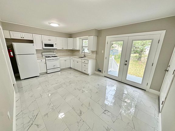 4th image of 500 Lakeview Blvd