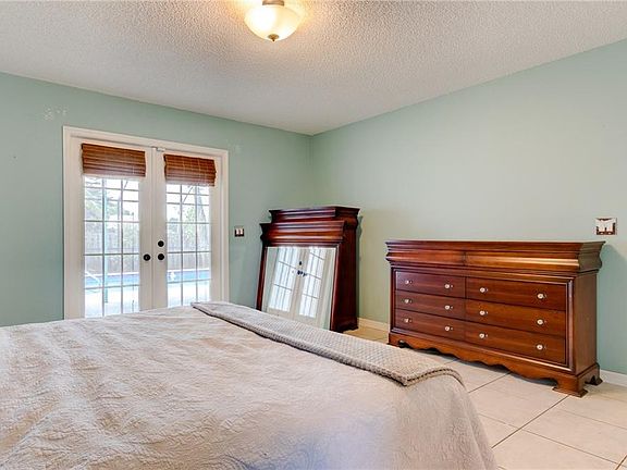 3rd image of 909 Rose Arbor Dr