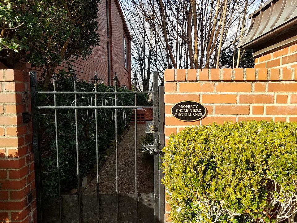 Private Entrance; End Unit