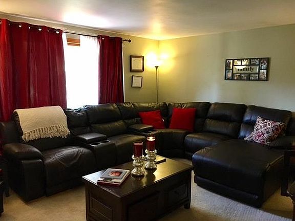 5th image of 204 Woodbury Dr