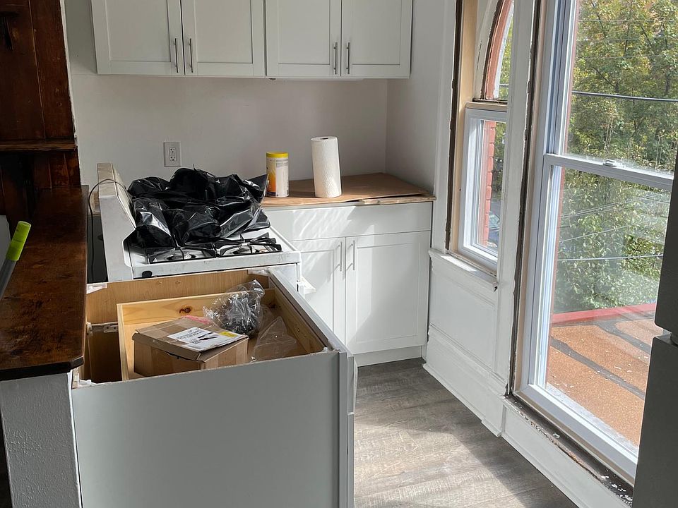 2nd image of 226 Stratford Ave #2F