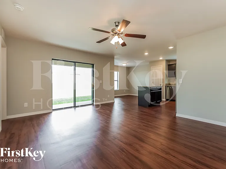 1544 Swan Lake Cir — Photo 3